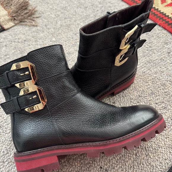 [BRUNO MAGLI] Black Ankle Boots with Gold Buckles NWOT Size 36 - Picture 1 of 5